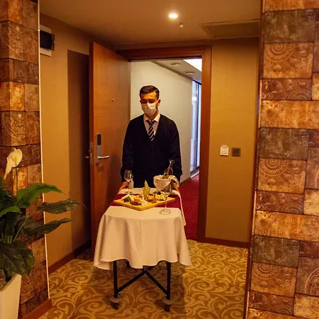 Hotel Elgarden & 4*